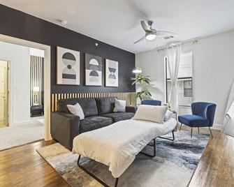 2B near Frisco Stonebriar w Gym and Pool 2462 - Frisco - Living room