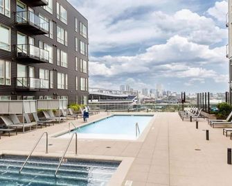 Modern Mile High in Sloans Lake - Denver - Pool