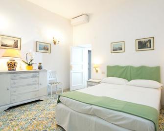 Marlin Guest House - Capri - Bedroom