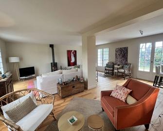 Maison bretonne rénovée, proche plage avec jardin et parking - FR-1-481-172 - Fouesnant - Wohnzimmer