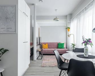 Stylish 47m2 Studio with Private Entrance - Lahti - Essbereich