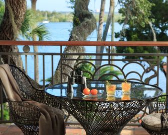 Black Dolphin Inn - New Smyrna Beach - Balcony