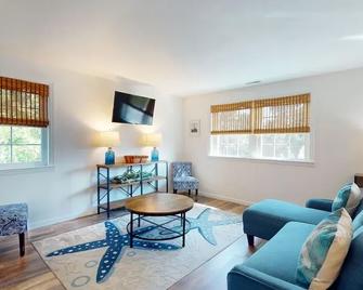 Cabin City Motel - Cape May - Living room