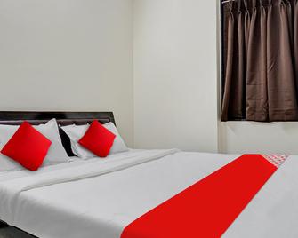 OYO Flagship Paradise Inn - Pune - Schlafzimmer