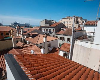 B&B Basta Bussare - Chioggia - Balkon