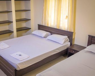 Ganesh Home Stays - Tirunelveli - Slaapkamer