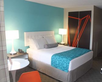 Howard Johnson by Wyndham Kingston - Kingston - Sypialnia