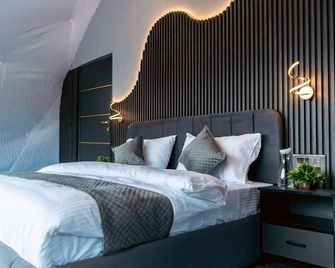 Manzil Escapes - Mussoorie - Bedroom