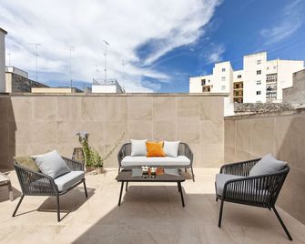 Palazzo San Lazzaro - Jacuzzi Rooms & Suites Lecce Selection - לצ'ה - מרפסת