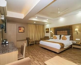 Nanda Comfort In - Jamnagar - Bedroom