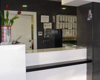 Hotel LB Villa De Cuenca - Cuenca - Front desk