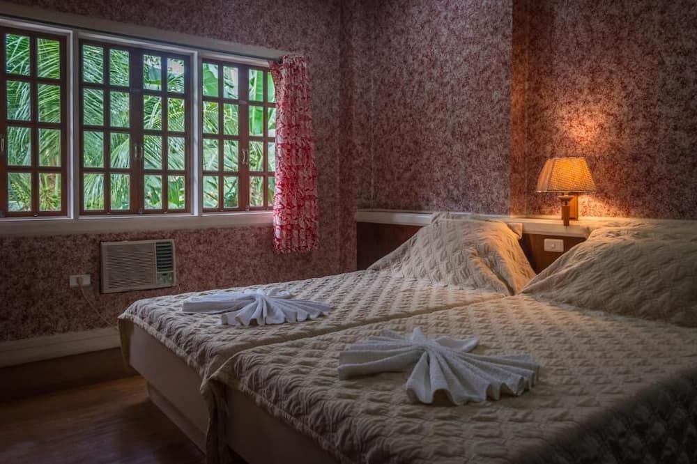 ستيفاني جرايس بارادايس إن آند ريستوبار