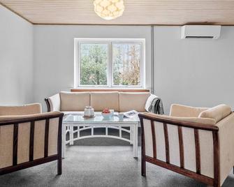 Lovely Home In Vemb With House Sea View - Vemb - Sala de estar