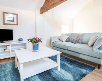 Granary 2 - Hereford - Living room
