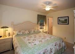 Beachberry Cottage 3 Bedrooms, 2 Bathrooms - Jekyll Island - Bedroom