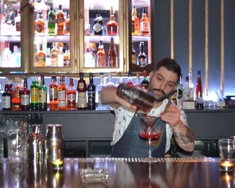 Athens Luxury Suites - Athens - Bar