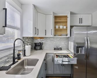 Kaleidoscope: Located In Montgomery - 4 Br, 2ba - Montgomery - Cocina