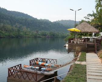 Wi Ri Ca Tatai Villa - Tatai - Piscina