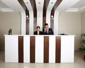 Golden Lounge Hotel - Istanbul - Front desk