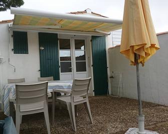 Le Bois Plage En Re: air-conditioned detached house, quiet location, close to the sea. br - Le Bois-Plage-en-Ré - Patio