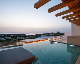 Utopia Suites by Anna Platanou - Sarakíniko - Piscina