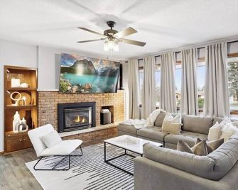 Valley View Indoor Pool/Hot Tub/Arcade - Hastings - Living room
