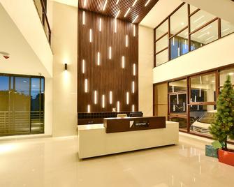 K Hotels Entebbe - אנטבה - דלפק קבלה