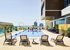 Waterfront Hotel Apartment - Doha - Pool