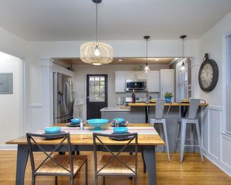 Fully Appointed & Pet Friendly - Hapeville - Dining room