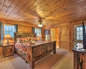 2 Separate Cabins Along a Peaceful Creek with Resort Amenities - Ellijay - Bedroom