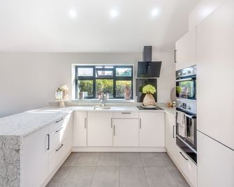 1 bedroom accommodation in Meriden, near Coventry - Meriden - Kitchen