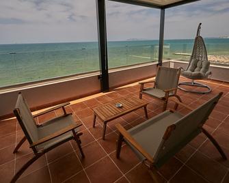 Eter Hotel - Golem - Balcón