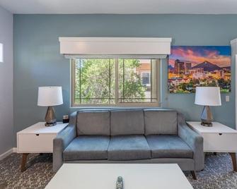 Wyndham Rancho Vistoso Resort - Stunning Studio - Oro Valley - Living room