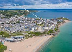 Top Sail - Beautiful Apartment, Minutes Walk to Beach and Town Centre - Tenby - Schlafzimmer