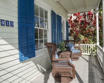 Bright and Comfortable 3 bedroom/2.5 bath Classic Conch in the Meadows - Key West - Balcó