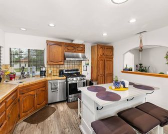 Casa Sur - Chula Vista - Kitchen