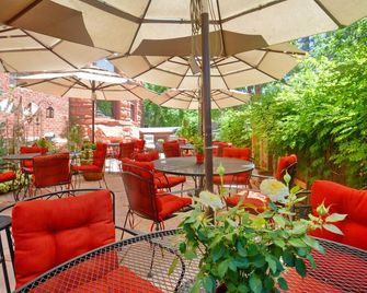 Capitol Hill Mansion Bed and Breakfast Inn - דנבר - פטיו