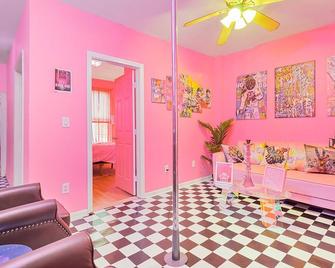 Jersey City Pink Spot 2br/1fb - Jersey City - Salon