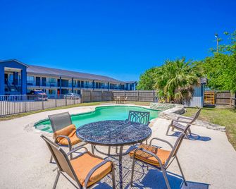 Executive Inn Port Lavaca By OYO - Port Lavaca - Bazén