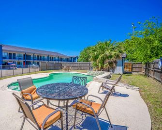 Executive Inn Port Lavaca by OYO - Port Lavaca - Bazén