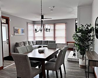 Tremblant Les Eaux 227-1 by Escapades Tremblant - Mont-Tremblant - Dining room