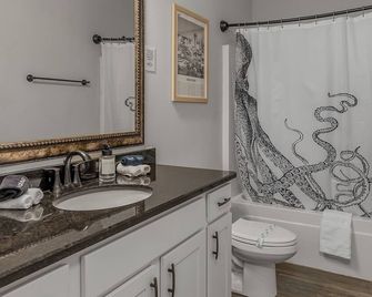 Luxe, Central, & Contemporary - A Modern Utopia! Tv in each room - Shreveport - Bathroom