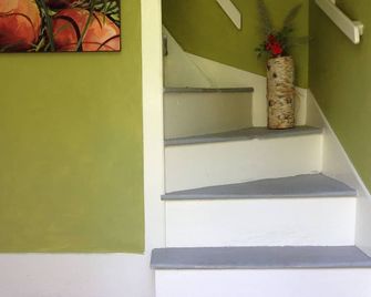 Charming 2-bedrm w/Sit Rm on 2nd fl/peaceful house close to Acadia A/C, WiFi - Surry - Escaleras