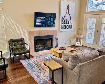 Walk To Soco - South 1st Launch Pad! - Austin - Sala de estar