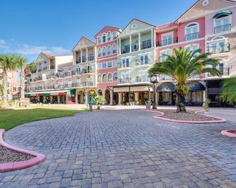 Palm Coast Condo with Balcony, 2 Mi to Beach Access! - Palm Coast - Edificio