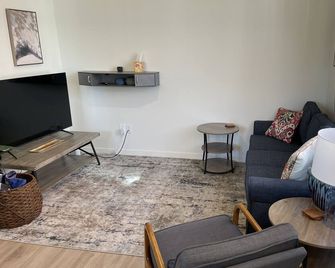 Relaxing 3-bedroom, 42 min to Boulder for Sundance Film Festival - Fort Lupton - Sala de estar
