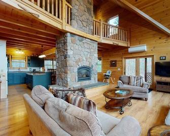 Grand Ebs View Lodge, Ultimate Log Luxury, Stunning Views, Hot Tub & Sauna, Ev Charger, 3d Tour - Upper Jay - Sala de estar