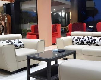 Hotel Grand Permata Purwakarta - Purwakarta - Lounge