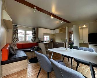 Pleasant holiday home in Overijssel with garden - Giethmen - Comedor