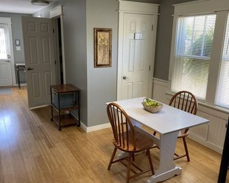 Jubilee Cottage in the heart of Daphne! - Daphne - Dining room